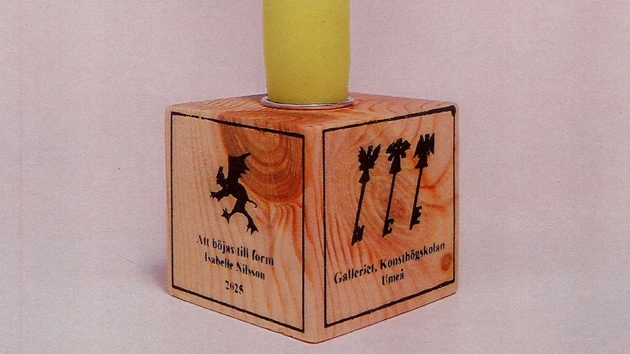 Trälåda med stearinljus