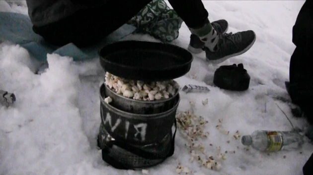 Trangiakök med popcorn i snö